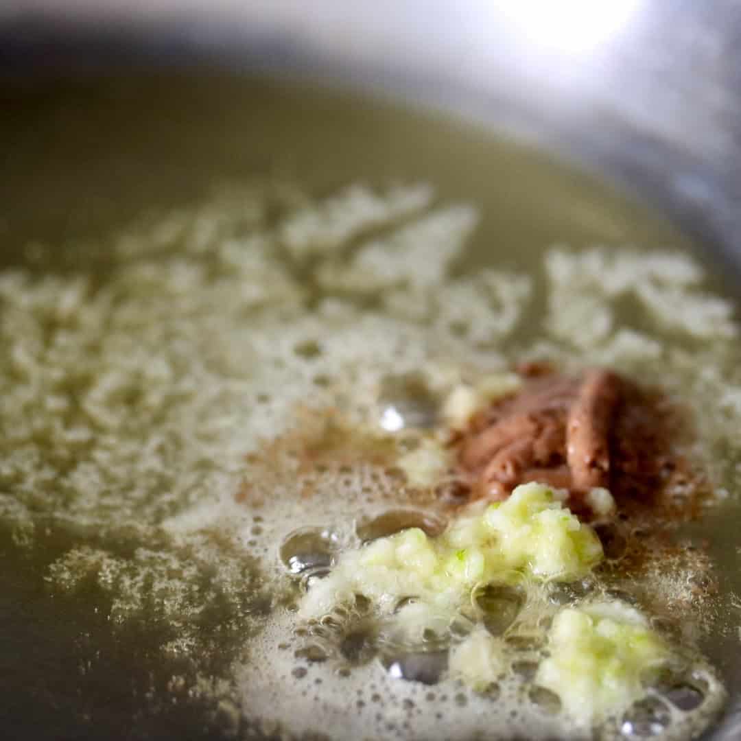 Melted butter, oil and seasoning in skillet.