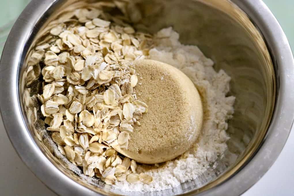 Crumble recipe ingredients.
