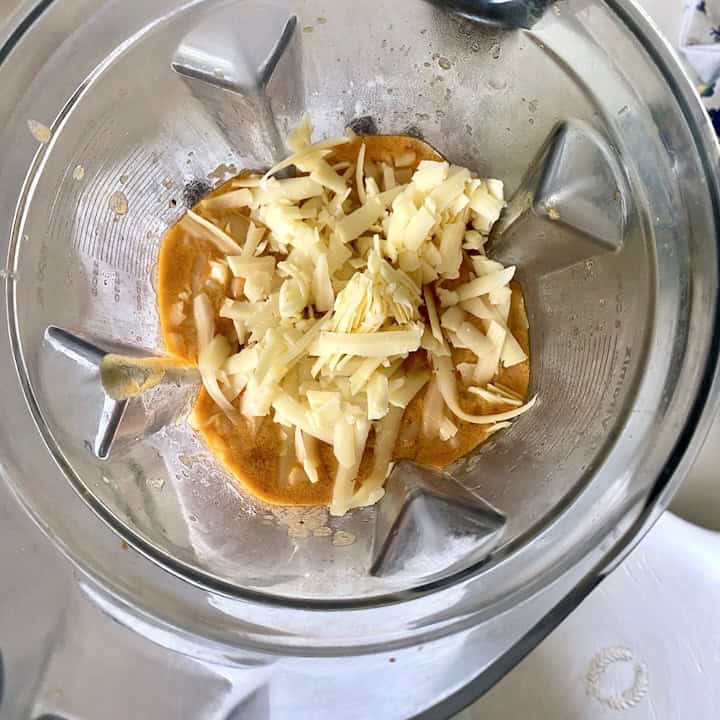 Blending the lobster sauce.