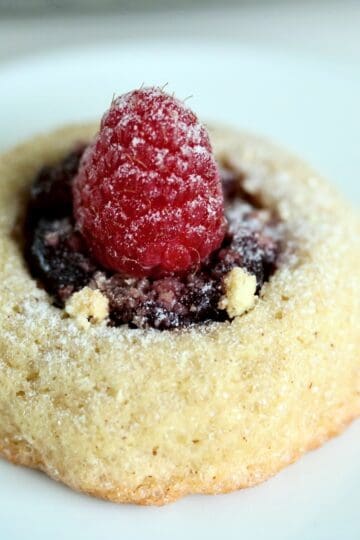 Raspberry crumb cookie.